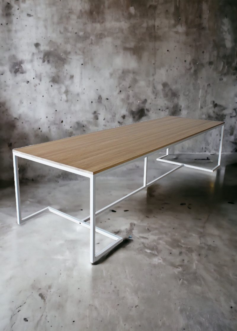 Esstisch, Tisch mit Metallgestell, Industrial, Tisch, Holztisch, Lofttisch, Holz, massiv Holz, Eichenholz, Holzplatte, Tischplatte, Massmöbel, luxus möbel, moderne möbel, designermöbel, design möbel online shop, edle möbel, exklusive büromöbel, Exklusive Möbel, Echtholz, Echtholzmöbel, echtes Holz, Massivholz