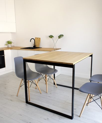 Esstisch, Tisch mit Metallgestell, Industrial, Tisch, Holztisch, Lofttisch, Holz, massiv Holz, Eichenholz, Holzplatte, Tischplatte, Massmöbel, luxus möbel, moderne möbel, designermöbel, design möbel online shop, edle möbel, exklusive büromöbel, Exklusive Möbel, Echtholz, Echtholzmöbel, echtes Holz, Massivholz