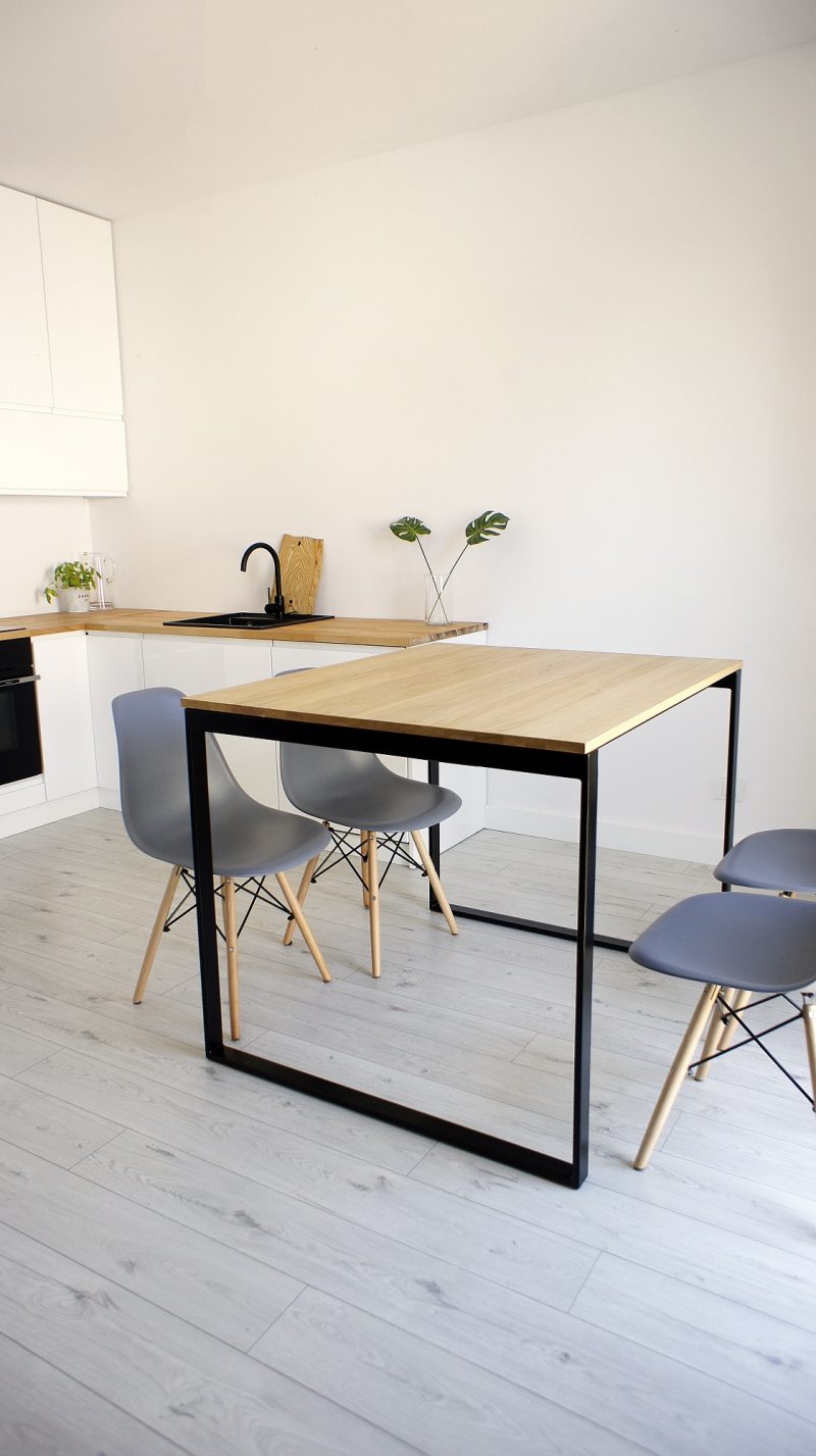 Esstisch, Tisch mit Metallgestell, Industrial, Tisch, Holztisch, Lofttisch, Holz, massiv Holz, Eichenholz, Holzplatte, Tischplatte, Massmöbel, luxus möbel, moderne möbel, designermöbel, design möbel online shop, edle möbel, exklusive büromöbel, Exklusive Möbel, Echtholz, Echtholzmöbel, echtes Holz, Massivholz