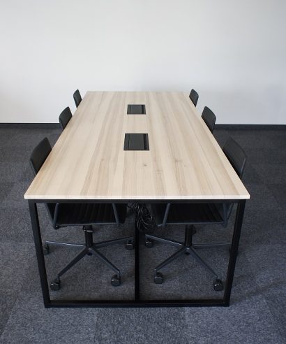 Esstisch, Tisch mit Metallgestell, Industrial, Tisch, Holztisch, Lofttisch, Holz, massiv Holz, Eichenholz, Holzplatte, Tischplatte, Massmöbel, luxus möbel, moderne möbel, designermöbel, design möbel online shop, edle möbel, exklusive büromöbel, Exklusive Möbel, Echtholz, Echtholzmöbel, echtes Holz, Massivholz