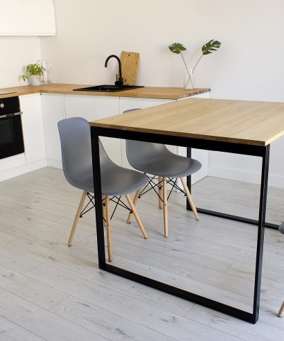 Esstisch, Tisch mit Metallgestell, Industrial, Tisch, Holztisch, Lofttisch, Holz, massiv Holz, Eichenholz, Holzplatte, Tischplatte, Massmöbel, luxus möbel, moderne möbel, designermöbel, design möbel online shop, edle möbel, exklusive büromöbel, Exklusive Möbel, Echtholz, Echtholzmöbel, echtes Holz, Massivholz