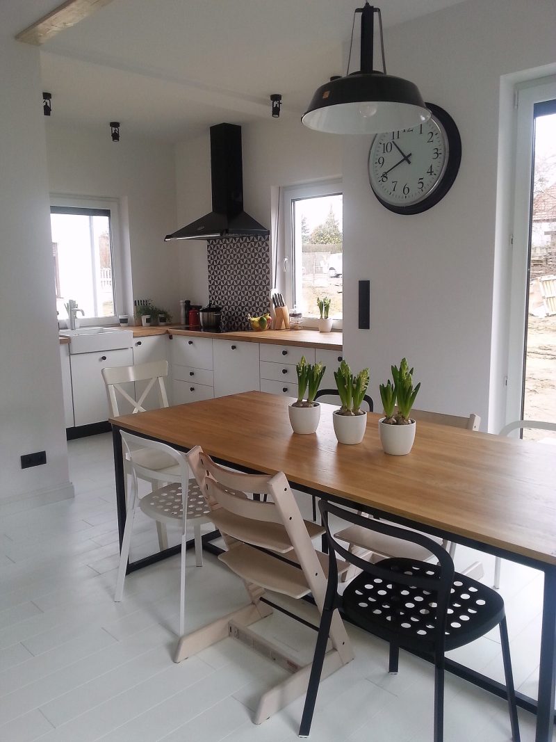Esstisch, echtes Holz, Tisch, Holztisch, Lofttisch, Holz, massiv Holz, Eichenholz, Holzplatte, Tischplatte, Schreibtisch, Massmöbel, luxus möbel, moderne möbel, designermöbel, design möbel online shop, edle möbel, exklusive Esstische, Exklusive Möbel, Echtholz, Echtholzmöbel, Esstisch mit Schubladen, Tisch mit Schubladen, Esstisch mit Metallgestell, Tisch mit Metallgestell