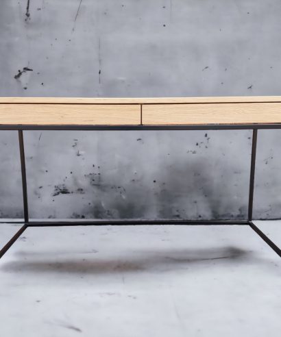 Schreibtisch mit Schublade, holz Möbel, Möbel vollholz, Möbel holz massiv, Möbel Massivholz, Holzmöbel, Möbel aus Holz, Möbel echtholz, Möbel aus Holz, luxus Möbel, moderne Möbel, designermöbel, design möbel online shop, edle Möbel, Exklusive Möbel, Skandinavisch, Massmöbel, Industrial, Loft, Holz, massiv Holz, Eichenholz, Holzplatte, Exklusive Möbel, Waschtisch, Massivholz, Echtholz, Echtholzmöbel, Schreibtisch mit Schubladen, Schreibtisch mit Metallgestell, skandinavisch Design, skandinavisch Schreibtisch, Schreibtisch aus Holz