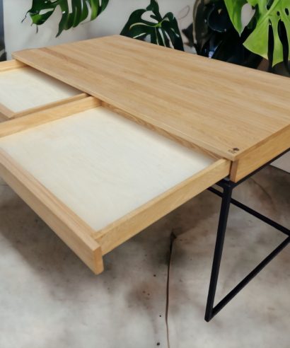 Schreibtisch mit Schublade, holz Möbel, Möbel vollholz, Möbel holz massiv, Möbel Massivholz, Holzmöbel, Möbel aus Holz, Möbel echtholz, Möbel aus Holz, luxus Möbel, moderne Möbel, designermöbel, design möbel online shop, edle Möbel, Exklusive Möbel, Skandinavisch, Massmöbel, Industrial, Loft, Holz, massiv Holz, Eichenholz, Holzplatte, Exklusive Möbel, Waschtisch, Massivholz, Echtholz, Echtholzmöbel, Schreibtisch mit Schubladen, Schreibtisch mit Metallgestell, skandinavisch Design, skandinavisch Schreibtisch, Schreibtisch aus Holz