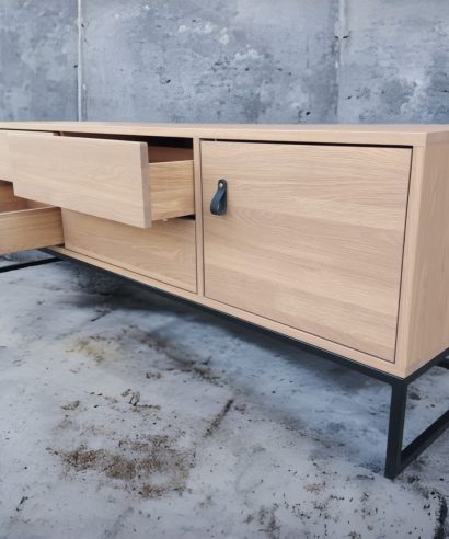 TV-Schrank, Sideboard, Lowboard, holz Möbel, Möbel vollholz, Möbel holz massiv, Möbel Massivholz, Holzmöbel, Möbel aus Holz, Möbel echtholz, Möbel aus Holz, luxus Möbel, moderne Möbel, designermöbel, design möbel online shop, edle Möbel, Exklusive Möbel, Skandinavisch, Massmöbel, Industrial, Loft, Holz, massiv Holz, Eichenholz, Holzplatte, Exklusive Möbel, Massivholz, Echtholz, Echtholzmöbel, Mid-Century