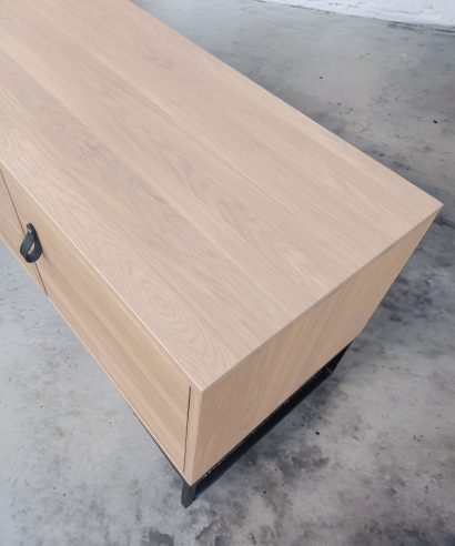 TV-Schrank, Sideboard, Lowboard, holz Möbel, Möbel vollholz, Möbel holz massiv, Möbel Massivholz, Holzmöbel, Möbel aus Holz, Möbel echtholz, Möbel aus Holz, luxus Möbel, moderne Möbel, designermöbel, design möbel online shop, edle Möbel, Exklusive Möbel, Skandinavisch, Massmöbel, Industrial, Loft, Holz, massiv Holz, Eichenholz, Holzplatte, Exklusive Möbel, Massivholz, Echtholz, Echtholzmöbel, Mid-Century