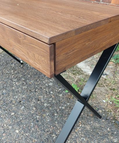 Schreibtisch mit Metallgestell, luxus möbel, moderne möbel, designermöbel, design möbel online shop, edle möbel, exklusive büromöbel, Exklusive Möbel, Schreibtisch, Skandinavisch, Tisch,, Schreibtisch, Skandinavisch, Tisch, Holztisch, Massmöbel, echtes Holz, Echtholz, Echtholzmöbel, Schreibtisch aus Holz