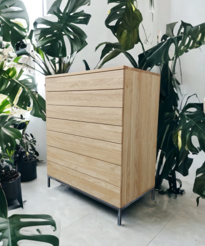 Kommode aus Holz, Kommode aus Eiche, Schrank aus Holz, Sideboard, Lowboard, holz Möbel, Möbel vollholz, Möbel holz massiv, Möbel Massivholz, Holzmöbel, Möbel aus Holz, Möbel echtholz, Möbel aus Holz, luxus Möbel, moderne Möbel, designermöbel, design möbel online shop, edle Möbel, Exklusive Möbel, Skandinavisch, Massmöbel, Industrial, Loft, Holz, massiv Holz, Eichenholz, Holzplatte, Exklusive Möbel, Massivholz, Echtholz, Echtholzmöbel, Mid-Century, Kommode, Kommode aus Holz, skandinavisch Design