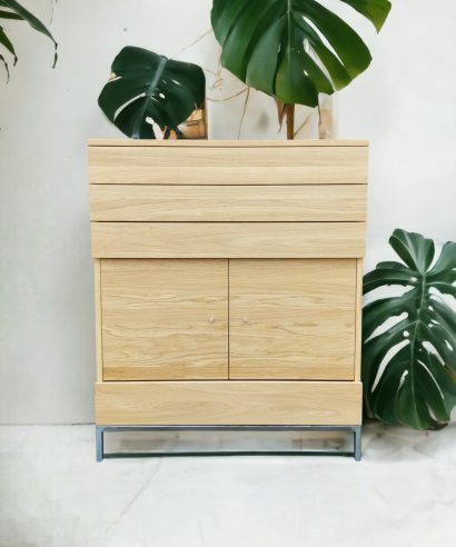 Kommode aus Holz, Kommode aus Eiche, Schrank aus Holz, Sideboard, Lowboard, holz Möbel, Möbel vollholz, Möbel holz massiv, Möbel Massivholz, Holzmöbel, Möbel aus Holz, Möbel echtholz, Möbel aus Holz, luxus Möbel, moderne Möbel, designermöbel, design möbel online shop, edle Möbel, Exklusive Möbel, Skandinavisch, Massmöbel, Industrial, Loft, Holz, massiv Holz, Eichenholz, Holzplatte, Exklusive Möbel, Massivholz, Echtholz, Echtholzmöbel, Mid-Century, Kommode, Kommode aus Holz, skandinavisch Design