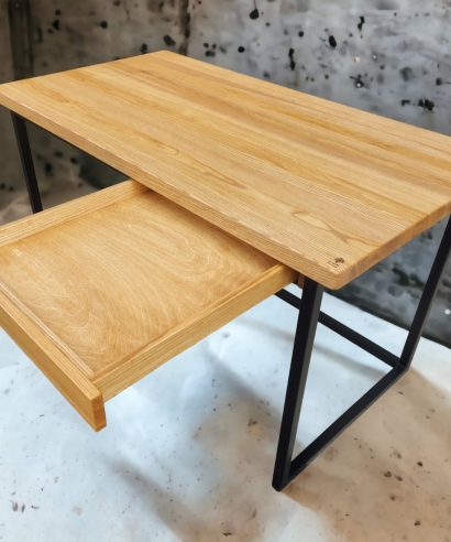 Schreibtisch mit Schublade, holz Möbel, Möbel vollholz, Möbel holz massiv, Möbel Massivholz, Holzmöbel, Möbel aus Holz, Möbel echtholz, Möbel aus Holz, luxus Möbel, moderne Möbel, designermöbel, design möbel online shop, edle Möbel, Exklusive Möbel, Skandinavisch, Massmöbel, Industrial, Loft, Holz, massiv Holz, Eichenholz, Holzplatte, Exklusive Möbel, Waschtisch, Massivholz, Echtholz, Echtholzmöbel, Schreibtisch mit Schubladen, Schreibtisch mit Metallgestell, skandinavisch Design, skandinavisch Schreibtisch, Schreibtisch aus Holz