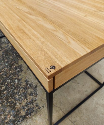 Schreibtisch mit Metallgestell, luxus möbel, moderne möbel, designermöbel, design möbel online shop, edle möbel, exklusive büromöbel, Exklusive Möbel, Schreibtisch, Skandinavisch, Tisch,, Schreibtisch, Skandinavisch, Tisch, Holztisch, Massmöbel, echtes Holz, Echtholz, Echtholzmöbel, Schreibtisch aus Holz