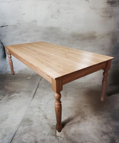 Esstisch, echtes Holz, Tisch, Holztisch, skandinavisch Design, skandinavisch Tisch, Holz, massiv Holz, Eichenholz, Holzplatte, Tischplatte, Schreibtisch, Massmöbel, luxus möbel, moderne möbel, designermöbel, design möbel online shop, edle möbel, exklusive Esstische, Exklusive Möbel, Echtholz, Echtholzmöbel, Esstisch aus Holz, Tisch aus Holz, Ausziehtisch