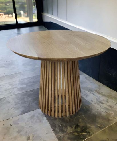 Esstisch, echtes Holz, Tisch, Holztisch, skandinavisch Design, skandinavisch Tisch, Holz, massiv Holz, Eichenholz, Holzplatte, Tischplatte, Schreibtisch, Massmöbel, luxus möbel, moderne möbel, designermöbel, design möbel online shop, edle möbel, exklusive Esstische, Exklusive Möbel, Echtholz, Echtholzmöbel, Esstisch aus Holz, Tisch aus Holz, Ausziehtisch