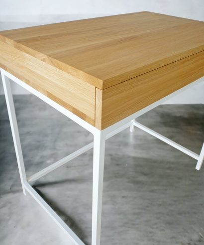 Schreibtisch mit Schublade, holz Möbel, Möbel vollholz, Möbel holz massiv, Möbel Massivholz, Holzmöbel, Möbel aus Holz, Möbel echtholz, Möbel aus Holz, luxus Möbel, moderne Möbel, designermöbel, design möbel online shop, edle Möbel, Exklusive Möbel, Skandinavisch, Massmöbel, Industrial, Loft, Holz, massiv Holz, Eichenholz, Holzplatte, Exklusive Möbel, Waschtisch, Massivholz, Echtholz, Echtholzmöbel, Schreibtisch mit Schubladen, Schreibtisch mit Metallgestell, skandinavisch Design, skandinavisch Schreibtisch, Schreibtisch aus Holz
