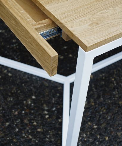 Esstisch, echtes Holz, Tisch, Holztisch, Lofttisch, Holz, massiv Holz, Eichenholz, Holzplatte, Tischplatte, Schreibtisch, Massmöbel, luxus möbel, moderne möbel, designermöbel, design möbel online shop, edle möbel, exklusive Esstische, Exklusive Möbel, Echtholz, Echtholzmöbel, Esstisch mit Schubladen, Tisch mit Schubladen, Esstisch mit Metallgestell, Tisch mit Metallgestell