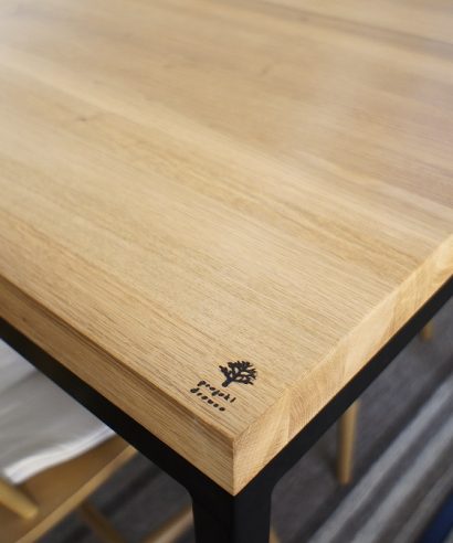 Esstisch, Tisch mit Metallgestell, Industrial, Tisch, Holztisch, Lofttisch, Holz, massiv Holz, Eichenholz, Holzplatte, Tischplatte, Massmöbel, luxus möbel, moderne möbel, designermöbel, design möbel online shop, edle möbel, exklusive büromöbel, Exklusive Möbel, Echtholz, Echtholzmöbel, echtes Holz, Massivholz