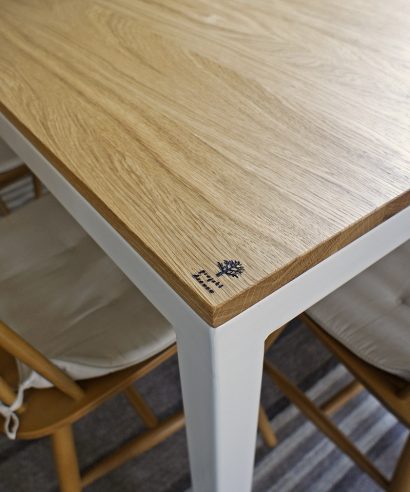 Esstisch, Tisch mit Metallgestell, Industrial, Tisch, Holztisch, Lofttisch, Holz, massiv Holz, Eichenholz, Holzplatte, Tischplatte, Massmöbel, luxus möbel, moderne möbel, designermöbel, design möbel online shop, edle möbel, exklusive büromöbel, Exklusive Möbel, Echtholz, Echtholzmöbel, echtes Holz, Massivholz