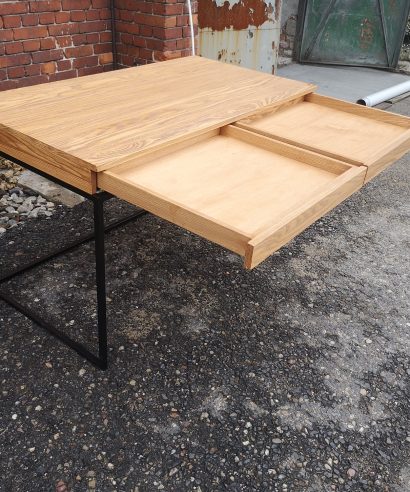 Schreibtisch mit Schublade, holz Möbel, Möbel vollholz, Möbel holz massiv, Möbel Massivholz, Holzmöbel, Möbel aus Holz, Möbel echtholz, Möbel aus Holz, luxus Möbel, moderne Möbel, designermöbel, design möbel online shop, edle Möbel, Exklusive Möbel, Skandinavisch, Massmöbel, Industrial, Loft, Holz, massiv Holz, Eichenholz, Holzplatte, Exklusive Möbel, Waschtisch, Massivholz, Echtholz, Echtholzmöbel, Schreibtisch mit Schubladen, Schreibtisch mit Metallgestell, skandinavisch Design, skandinavisch Schreibtisch, Schreibtisch aus Holz