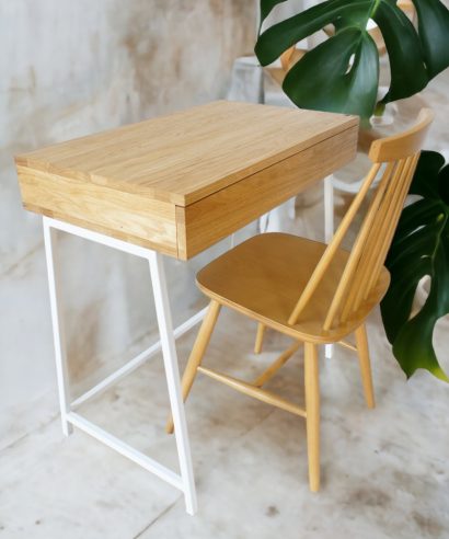 Schreibtisch mit Schublade, holz Möbel, Möbel vollholz, Möbel holz massiv, Möbel Massivholz, Holzmöbel, Möbel aus Holz, Möbel echtholz, Möbel aus Holz, luxus Möbel, moderne Möbel, designermöbel, design möbel online shop, edle Möbel, Exklusive Möbel, Skandinavisch, Massmöbel, Industrial, Loft, Holz, massiv Holz, Eichenholz, Holzplatte, Exklusive Möbel, Waschtisch, Massivholz, Echtholz, Echtholzmöbel, Schreibtisch mit Schubladen, Schreibtisch mit Metallgestell, skandinavisch Design, skandinavisch Schreibtisch, Schreibtisch aus Holz