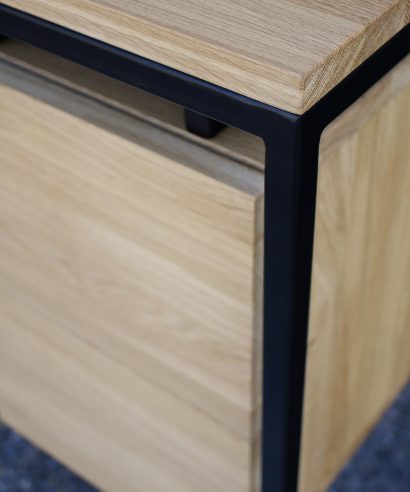 Schreibtisch mit Metallgestell, luxus möbel, moderne möbel, designermöbel, design möbel online shop, edle möbel, exklusive büromöbel, Exklusive Möbel, Schreibtisch, Skandinavisch, Tisch,, Schreibtisch, Skandinavisch, Tisch, Holztisch, Massmöbel, echtes Holz, Echtholz, Echtholzmöbel, Schreibtisch aus Holz