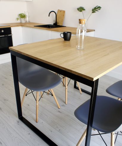 Esstisch, Tisch mit Metallgestell, Industrial, Tisch, Holztisch, Lofttisch, Holz, massiv Holz, Eichenholz, Holzplatte, Tischplatte, Massmöbel, luxus möbel, moderne möbel, designermöbel, design möbel online shop, edle möbel, exklusive büromöbel, Exklusive Möbel, Echtholz, Echtholzmöbel, echtes Holz, Massivholz