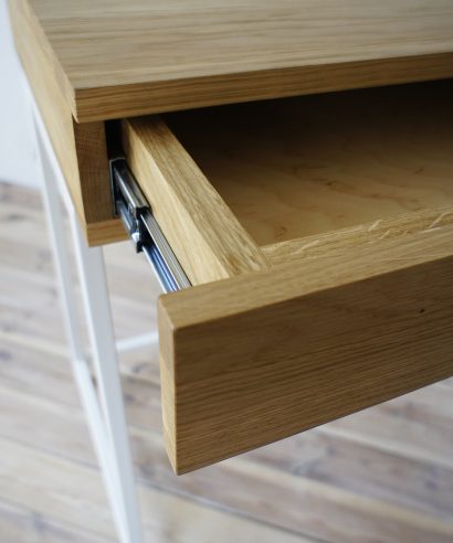 Schreibtisch mit Metallgestell, luxus möbel, moderne möbel, designermöbel, design möbel online shop, edle möbel, exklusive büromöbel, Exklusive Möbel, Schreibtisch, Skandinavisch, Tisch,, Schreibtisch, Skandinavisch, Tisch, Holztisch, Massmöbel, echtes Holz, Echtholz, Echtholzmöbel, Schreibtisch aus Holz