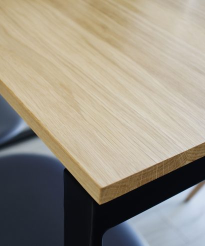 Esstisch, Tisch mit Metallgestell, Industrial, Tisch, Holztisch, Lofttisch, Holz, massiv Holz, Eichenholz, Holzplatte, Tischplatte, Massmöbel, luxus möbel, moderne möbel, designermöbel, design möbel online shop, edle möbel, exklusive büromöbel, Exklusive Möbel, Echtholz, Echtholzmöbel, echtes Holz, Massivholz