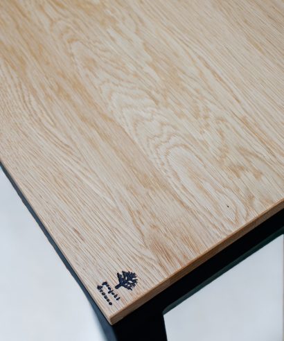 Esstisch, echtes Holz, Tisch, Holztisch, Lofttisch, Holz, massiv Holz, Eichenholz, Holzplatte, Tischplatte, Schreibtisch, Massmöbel, luxus möbel, moderne möbel, designermöbel, design möbel online shop, edle möbel, exklusive Esstische, Exklusive Möbel, Echtholz, Echtholzmöbel, Esstisch mit Schubladen, Tisch mit Schubladen, Esstisch mit Metallgestell, Tisch mit Metallgestell