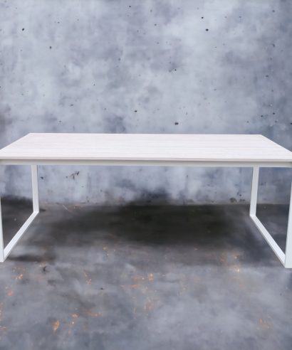 Esstisch, Tisch mit Metallgestell, Industrial, Tisch, Holztisch, Lofttisch, Holz, massiv Holz, Eichenholz, Holzplatte, Tischplatte, Massmöbel, luxus möbel, moderne möbel, designermöbel, design möbel online shop, edle möbel, exklusive büromöbel, Exklusive Möbel, Echtholz, Echtholzmöbel, echtes Holz, Massivholz