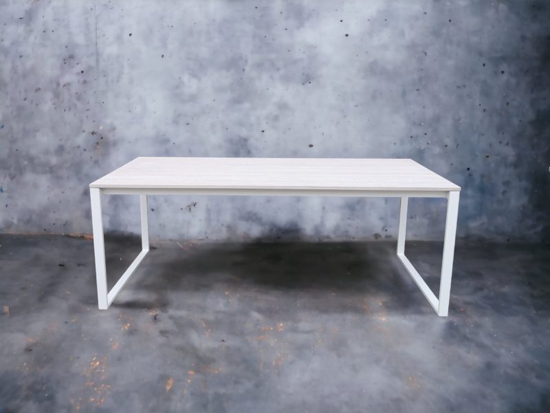 Esstisch, Tisch mit Metallgestell, Industrial, Tisch, Holztisch, Lofttisch, Holz, massiv Holz, Eichenholz, Holzplatte, Tischplatte, Massmöbel, luxus möbel, moderne möbel, designermöbel, design möbel online shop, edle möbel, exklusive büromöbel, Exklusive Möbel, Echtholz, Echtholzmöbel, echtes Holz, Massivholz