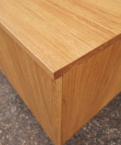 TV-Schrank, Sideboard, Lowboard, holz Möbel, Möbel vollholz, Möbel holz massiv, Möbel Massivholz, Holzmöbel, Möbel aus Holz, Möbel echtholz, Möbel aus Holz, luxus Möbel, moderne Möbel, designermöbel, design möbel online shop, edle Möbel, Exklusive Möbel, Skandinavisch, Massmöbel, Industrial, Loft, Holz, massiv Holz, Eichenholz, Holzplatte, Exklusive Möbel, Massivholz, Echtholz, Echtholzmöbel, Mid-Century