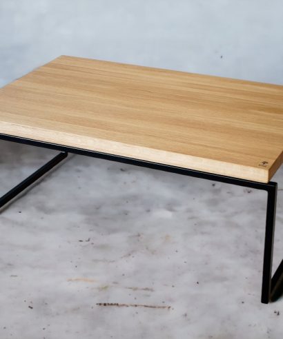 Kaffeetisch, Couchtisch, Beistelltisch, Industrial, Lofttisch, Holz, massiv Holz, Eichenholz, Holzplatte, Tischplatte, Massmöbel, luxus möbel, moderne möbel, designermöbel, design möbel online shop, edle möbel, exklusive büromöbel, Exklusive Möbel, Echtholz, Echtholzmöbel, echtes Holz, Massivholz, Couchtisch mit Metallgestell, skandinavisch Design