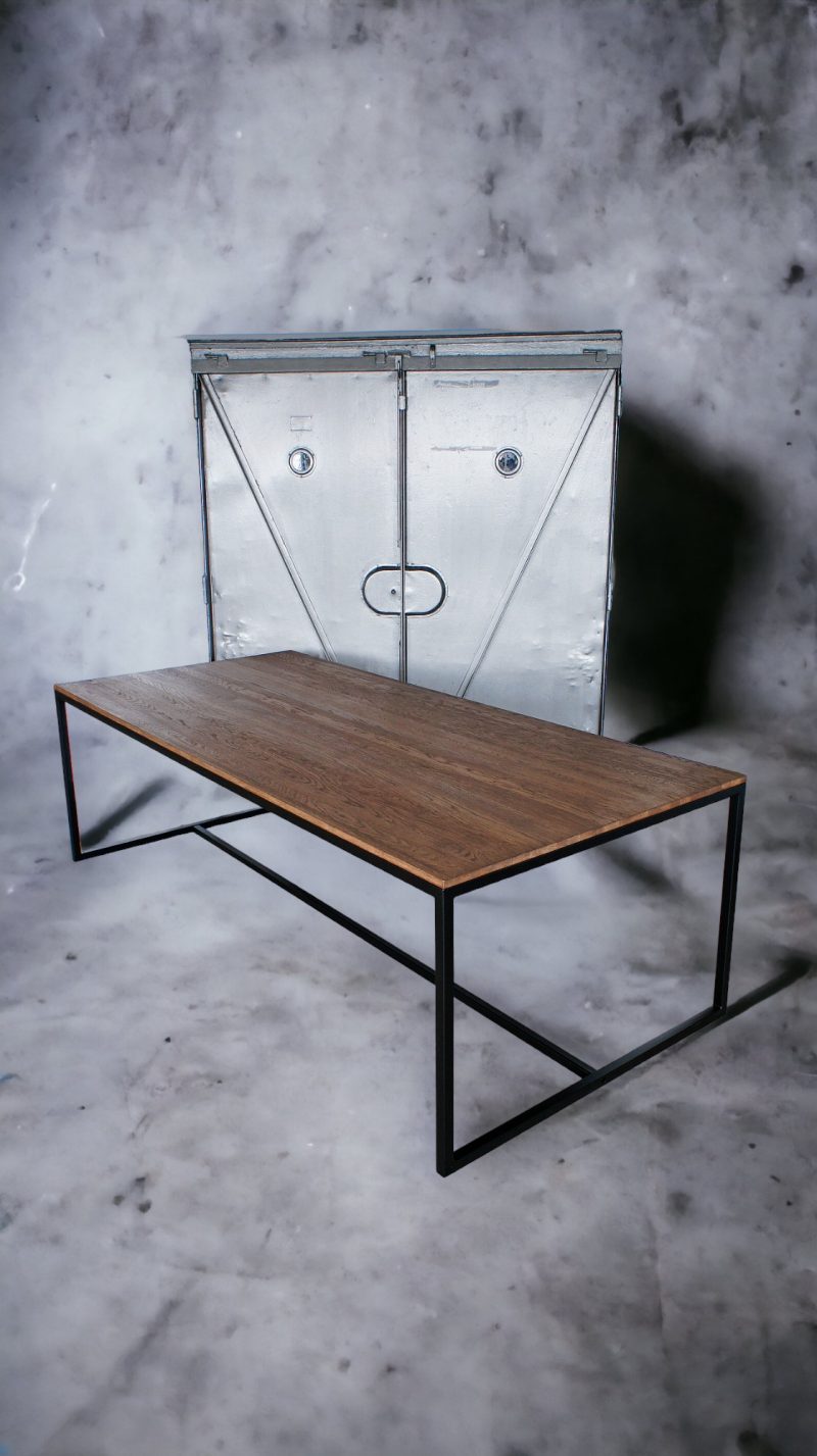 Esstisch, echtes Holz, Tisch, Holztisch, skandinavisch Design, skandinavisch Tisch, Holz, massiv Holz, Eichenholz, Holzplatte, Tischplatte, Schreibtisch, Massmöbel, luxus möbel, moderne möbel, designermöbel, design möbel online shop, edle möbel, exklusive Esstische, Exklusive Möbel, Echtholz, Echtholzmöbel, Esstisch aus Holz, Tisch aus Holz