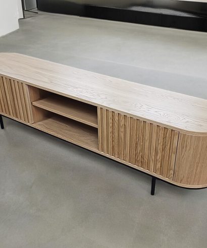 Lamellen, Massivholzmöbel vom Schreiner, Lowboard aus Eichenholz, TV-Schrank, Sideboard, Lowboard, holz Möbel, Möbel vollholz, Möbel holz massiv, Möbel Massivholz, Holzmöbel, Möbel aus Holz, Möbel echtholz, Möbel aus Holz, luxus Möbel, moderne Möbel, designermöbel, design möbel online shop, edle Möbel, Exklusive Möbel, Massmöbel, Industrial, Loft, Holz, massiv Holz, Eichenholz, Holzplatte, Exklusive Möbel, Massivholz, Echtholz, Echtholzmöbel, Mid-Century Möbel, Mid-Century Eiche, luxus möbel, moderne möbel, designermöbel, design möbel online shop, edle möbel, exklusive Medien-Möbel, Exklusive Möbel, Skandinavisch, Massmöbel, echtes Holz, Echtholz, Echtholzmöbel, Lowboard aus Eiche, Massivholzmöbel vom Schreiner, Maßmöbel vom Schreiner, TV-Schrank vom Schreiner, Lowboard vom Schreiner, boho, mid century, skandinavisch, Designer-Nachttisch, Mid-Century, Mid-Century Modern Lowboard, Mid-Century Modern TV-Schrank, Mid-Century Modern, Mid-Century Modern Kommode, Massivholzmöbel nach Maß vom Schreiner