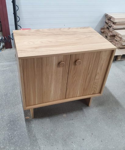 holz badmöbel, badmöbel vollholz, badmöbel holz massiv, holz badezimmermöbel, badmöbel massivholz, badmöbel set holz, holzbadmöbel, badmöbel aus holz, badmöbel echtholz, badmöbel holz, badezimmermöbel holz, luxus möbel, moderne möbel, designermöbel, design möbel online shop, edle möbel, Exklusive Möbel, Skandinavisch, Massmöbel, Holz, massiv Holz, Eichenholz, edle möbel, exklusive büromöbel, Exklusive Möbel, Waschtisch, Massivholzbad, Waschtisch aus Holz, Echtholz, Echtholzmöbel, Badschrank, Waschtischunterschrank, Kommode, Badezimmerschrank im Japandi-Stil, Schrank im Japandi-Stil, Japandi Kommode, Japandi Waschtisch