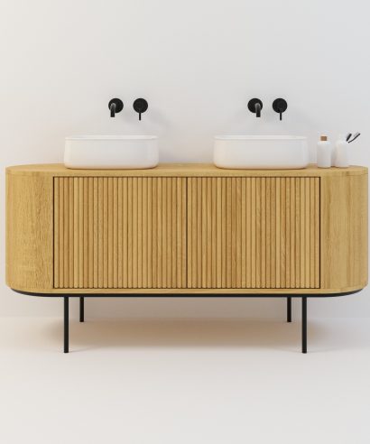 Waschtisch aus Holz, Waschtischschrank aus Eiche, Massivholzmöbel vom Schreiner, glamour, Boho, modern, Art Deco, echtes Holz, skandinavisch Design, Holz, massiv Holz, Eichenholz, Massmöbel, luxus möbel, moderne möbel, designermöbel, design möbel online shop, edle möbel, Exklusive Möbel, Echtholz, Echtholzmöbel, Waschtischunterschrank aus Eiche, Geriffelte Tür, Schrank mit abgerundeten Seiten, gebogene Seitenm, Badezimmerschrank mit geschwungenen Seiten, geriffelter Badezimmerschrank