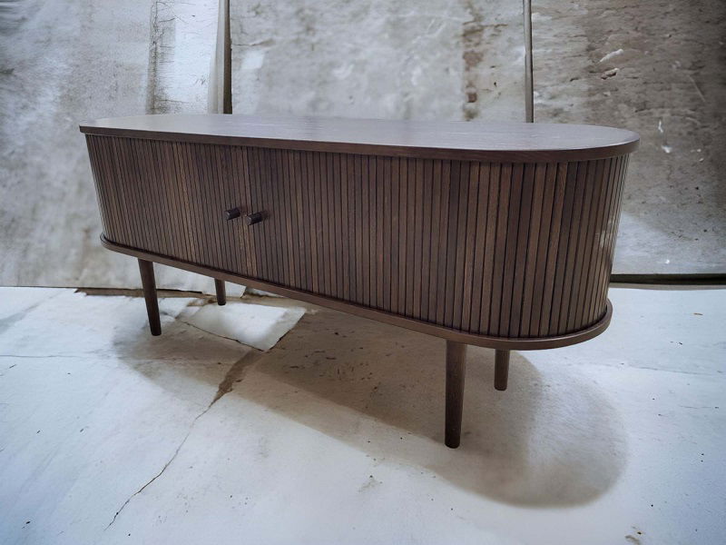 Massivholzmöbel vom Schreiner, Lowboard aus Eichenholz, TV-Schrank, Sideboard, Lowboard, holz Möbel, Möbel vollholz, Möbel holz massiv, Möbel Massivholz, Holzmöbel, Möbel aus Holz, Möbel echtholz, Möbel aus Holz, luxus Möbel, moderne Möbel, designermöbel, design möbel online shop, edle Möbel, Exklusive Möbel, Massmöbel, Industrial, Loft, Holz, massiv Holz, Eichenholz, Holzplatte, Exklusive Möbel, Massivholz, Echtholz, Echtholzmöbel, Mid-Century Möbel, Mid-Century Eiche, luxus möbel, moderne möbel, designermöbel, design möbel online shop, edle möbel, exklusive Medien-Möbel, Exklusive Möbel, Skandinavisch, Massmöbel, echtes Holz, Echtholz, Echtholzmöbel, Lowboard aus Eiche, Massivholzmöbel vom Schreiner, Maßmöbel vom Schreiner, TV-Schrank vom Schreiner, Lowboard vom Schreiner, boho, mid century, skandinavisch, Designer-Nachttisch, Mid-Century, Mid-Century Modern Lowboard, Mid-Century Modern TV-Schrank, Mid-Century Modern, Mid-Century Modern Kommode, Massivholzmöbel nach Maß vom Schreiner