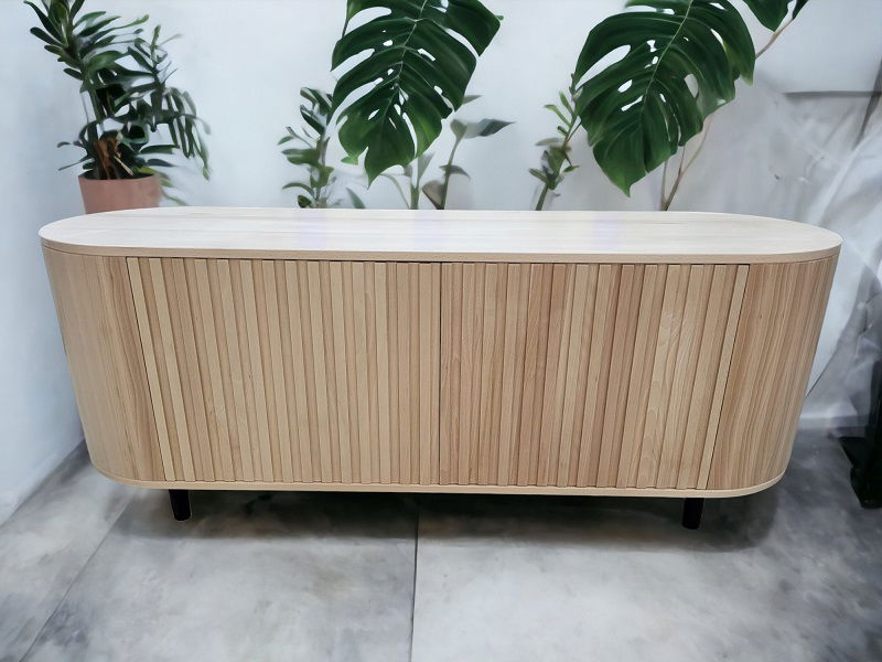 Massivholzmöbel vom Schreiner, Lowboard aus Eichenholz, TV-Schrank, Sideboard, Lowboard, holz Möbel, Möbel vollholz, Möbel holz massiv, Möbel Massivholz, Holzmöbel, Möbel aus Holz, Möbel echtholz, Möbel aus Holz, luxus Möbel, moderne Möbel, designermöbel, design möbel online shop, edle Möbel, Exklusive Möbel, Massmöbel, Industrial, Loft, Holz, massiv Holz, Eichenholz, Holzplatte, Exklusive Möbel, Massivholz, Echtholz, Echtholzmöbel, Mid-Century Möbel, Mid-Century Eiche, luxus möbel, moderne möbel, designermöbel, design möbel online shop, edle möbel, exklusive Medien-Möbel, Exklusive Möbel, Skandinavisch, Massmöbel, echtes Holz, Echtholz, Echtholzmöbel, Lowboard aus Eiche, Massivholzmöbel vom Schreiner, Maßmöbel vom Schreiner, TV-Schrank vom Schreiner, Lowboard vom Schreiner, boho, mid century, skandinavisch, Designer-Nachttisch, Mid-Century, Mid-Century Modern Lowboard, Mid-Century Modern TV-Schrank, Mid-Century Modern, Mid-Century Modern Kommode, Massivholzmöbel nach Maß vom Schreiner