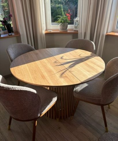 Ausziehtisch aus Eichenholz, Minimalistisch Tisch aus Holz, Minimalistisch Tisch aus Eiche, Esstisch, echtes Holz, Tisch, Holztisch, Lofttisch, Holz, massiv Holz, Eichenholz, Holzplatte, Tischplatte, Schreibtisch, Massmöbel, luxus möbel, moderne möbel, designermöbel, design möbel online shop, edle möbel, exklusive Esstische, Exklusive Möbel, Echtholz, Echtholzmöbel, Holztisch aus Eiche, Esstisch aus Eiche, skandinavisch, minimalistisch, Eichentisch mit Lamellen, Ausziehtisch mit Lamellen, Esstisch mit Lamellen