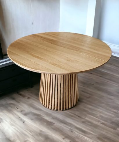Runder Holztisch aus Eiche, Holztisch aus Eiche, Esstisch, echtes Holz, Tisch, Holztisch, Lofttisch, Holz, massiv Holz, Eichenholz, Holzplatte, Tischplatte, Schreibtisch, Massmöbel, luxus möbel, moderne möbel, designermöbel, design möbel online shop, edle möbel, exklusive Esstische, Exklusive Möbel, Echtholz, Echtholzmöbel, Holztisch aus Eiche, Esstisch aus Eiche, skandinavisch, minimalistisch
