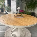 Runder Holztisch aus Eiche, Holztisch aus Eiche, Esstisch, echtes Holz, Tisch, Holztisch, Lofttisch, Holz, massiv Holz, Eichenholz, Holzplatte, Tischplatte, Schreibtisch, Massmöbel, luxus möbel, moderne möbel, designermöbel, design möbel online shop, edle möbel, exklusive Esstische, Exklusive Möbel, Echtholz, Echtholzmöbel, Holztisch aus Eiche, Esstisch aus Eiche, skandinavisch, minimalistisch, Gartentisch aus Holz, Gartentisch aus Eiche