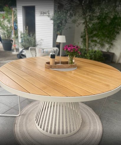 Runder Holztisch aus Eiche, Holztisch aus Eiche, Esstisch, echtes Holz, Tisch, Holztisch, Lofttisch, Holz, massiv Holz, Eichenholz, Holzplatte, Tischplatte, Schreibtisch, Massmöbel, luxus möbel, moderne möbel, designermöbel, design möbel online shop, edle möbel, exklusive Esstische, Exklusive Möbel, Echtholz, Echtholzmöbel, Holztisch aus Eiche, Esstisch aus Eiche, skandinavisch, minimalistisch, Gartentisch aus Holz, Gartentisch aus Eiche