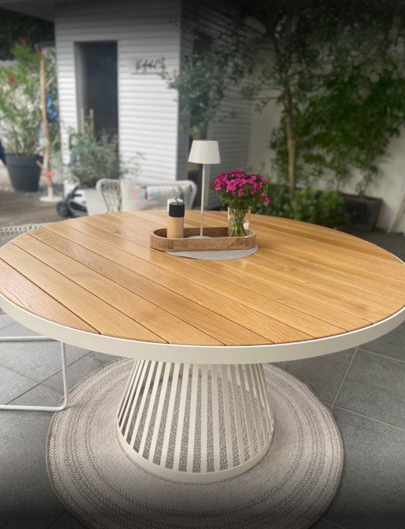 Runder Holztisch aus Eiche, Holztisch aus Eiche, Esstisch, echtes Holz, Tisch, Holztisch, Lofttisch, Holz, massiv Holz, Eichenholz, Holzplatte, Tischplatte, Schreibtisch, Massmöbel, luxus möbel, moderne möbel, designermöbel, design möbel online shop, edle möbel, exklusive Esstische, Exklusive Möbel, Echtholz, Echtholzmöbel, Holztisch aus Eiche, Esstisch aus Eiche, skandinavisch, minimalistisch, Gartentisch aus Holz, Gartentisch aus Eiche