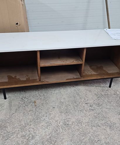 Lamellen, Massivholzmöbel vom Schreiner, Lowboard aus Eichenholz, TV-Schrank, Sideboard, Lowboard, holz Möbel, Möbel vollholz, Möbel holz massiv, Möbel Massivholz, Holzmöbel, Möbel aus Holz, Möbel echtholz, Möbel aus Holz, luxus Möbel, moderne Möbel, designermöbel, design möbel online shop, edle Möbel, Exklusive Möbel, Massmöbel, Industrial, Loft, Holz, massiv Holz, Eichenholz, Holzplatte, Exklusive Möbel, Massivholz, Echtholz, Echtholzmöbel, Mid-Century Möbel, Mid-Century Eiche, luxus möbel, moderne möbel, designermöbel, design möbel online shop, edle möbel, exklusive Medien-Möbel, Exklusive Möbel, Skandinavisch, Massmöbel, echtes Holz, Echtholz, Echtholzmöbel, Lowboard aus Eiche, Massivholzmöbel vom Schreiner, Maßmöbel vom Schreiner, TV-Schrank vom Schreiner, Lowboard vom Schreiner, boho, mid century, skandinavisch, Designer-Nachttisch, Mid-Century, Mid-Century Modern Lowboard, Mid-Century Modern TV-Schrank, Mid-Century Modern, Mid-Century Modern Kommode, Massivholzmöbel nach Maß vom Schreiner