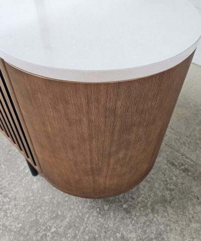 Lamellen, Massivholzmöbel vom Schreiner, Lowboard aus Eichenholz, TV-Schrank, Sideboard, Lowboard, holz Möbel, Möbel vollholz, Möbel holz massiv, Möbel Massivholz, Holzmöbel, Möbel aus Holz, Möbel echtholz, Möbel aus Holz, luxus Möbel, moderne Möbel, designermöbel, design möbel online shop, edle Möbel, Exklusive Möbel, Massmöbel, Industrial, Loft, Holz, massiv Holz, Eichenholz, Holzplatte, Exklusive Möbel, Massivholz, Echtholz, Echtholzmöbel, Mid-Century Möbel, Mid-Century Eiche, luxus möbel, moderne möbel, designermöbel, design möbel online shop, edle möbel, exklusive Medien-Möbel, Exklusive Möbel, Skandinavisch, Massmöbel, echtes Holz, Echtholz, Echtholzmöbel, Lowboard aus Eiche, Massivholzmöbel vom Schreiner, Maßmöbel vom Schreiner, TV-Schrank vom Schreiner, Lowboard vom Schreiner, boho, mid century, skandinavisch, Designer-Nachttisch, Mid-Century, Mid-Century Modern Lowboard, Mid-Century Modern TV-Schrank, Mid-Century Modern, Mid-Century Modern Kommode, Massivholzmöbel nach Maß vom Schreiner