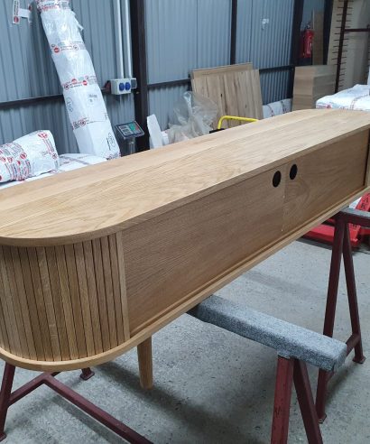 TV-Schrank, Sideboard, Lowboard, holz Möbel, Möbel vollholz, Möbel holz massiv, Möbel Massivholz, Holzmöbel, Möbel aus Holz, Möbel echtholz, Möbel aus Holz, luxus Möbel, moderne Möbel, designermöbel, design möbel online shop, edle Möbel, Exklusive Möbel, Skandinavisch, Massmöbel, Industrial, Loft, Holz, massiv Holz, Eichenholz, Holzplatte, Exklusive Möbel, Massivholz, Echtholz, Echtholzmöbel, Mid-Century, aus Lamellen
