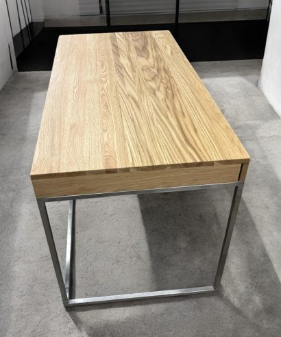Schreibtisch mit Schublade, holz Möbel, Möbel vollholz, Möbel holz massiv, Möbel Massivholz, Holzmöbel, Möbel aus Holz, Möbel echtholz, Möbel aus Holz, luxus Möbel, moderne Möbel, designermöbel, design möbel online shop, edle Möbel, Exklusive Möbel, Skandinavisch, Massmöbel, Industrial, Loft, Holz, massiv Holz, Eichenholz, Holzplatte, Exklusive Möbel, Waschtisch, Massivholz, Echtholz, Echtholzmöbel, Schreibtisch mit Schubladen, Schreibtisch mit Metallgestell, skandinavisch Design, skandinavisch Schreibtisch, Schreibtisch aus Holz, gebürstet Edelstahl, Edelstahl, Schreibtisch mit Edelstahl