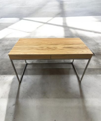 Schreibtisch mit Schublade, holz Möbel, Möbel vollholz, Möbel holz massiv, Möbel Massivholz, Holzmöbel, Möbel aus Holz, Möbel echtholz, Möbel aus Holz, luxus Möbel, moderne Möbel, designermöbel, design möbel online shop, edle Möbel, Exklusive Möbel, Skandinavisch, Massmöbel, Industrial, Loft, Holz, massiv Holz, Eichenholz, Holzplatte, Exklusive Möbel, Waschtisch, Massivholz, Echtholz, Echtholzmöbel, Schreibtisch mit Schubladen, Schreibtisch mit Metallgestell, skandinavisch Design, skandinavisch Schreibtisch, Schreibtisch aus Holz, gebürstet Edelstahl, Edelstahl, Schreibtisch mit Edelstahl
